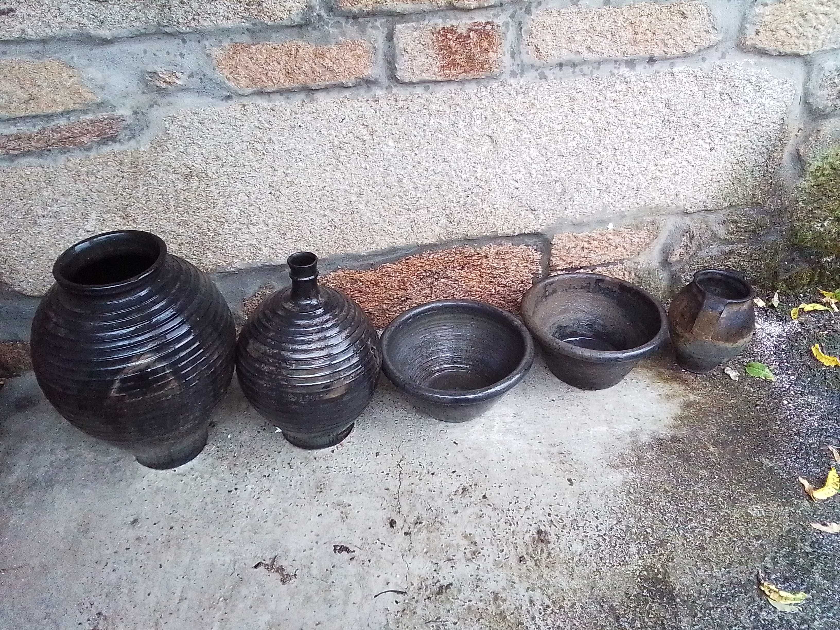 Objetos em barro preto
