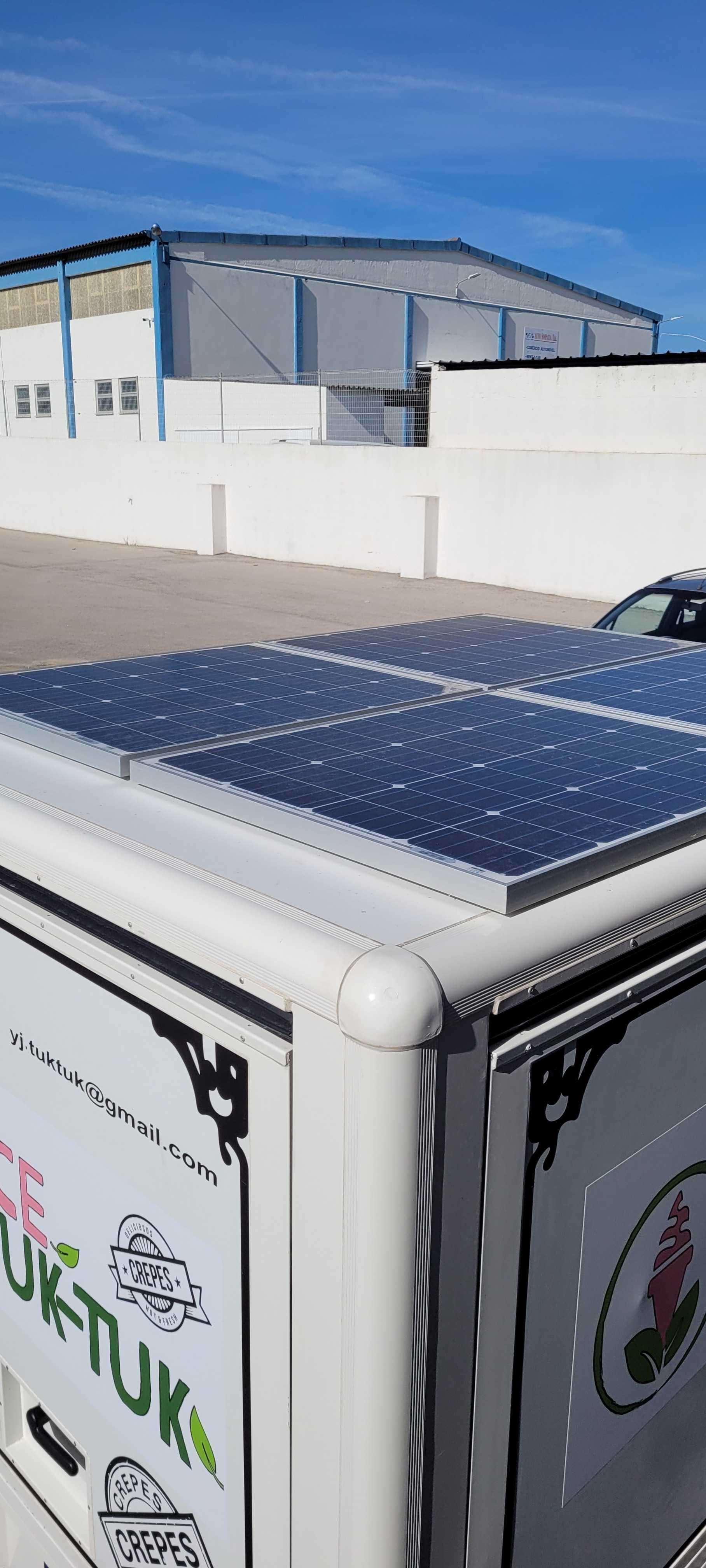 Tuktuk electrico autonomio com paneis solar food truck