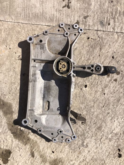 Балка підрамник ричаг Шкода Октавія А5