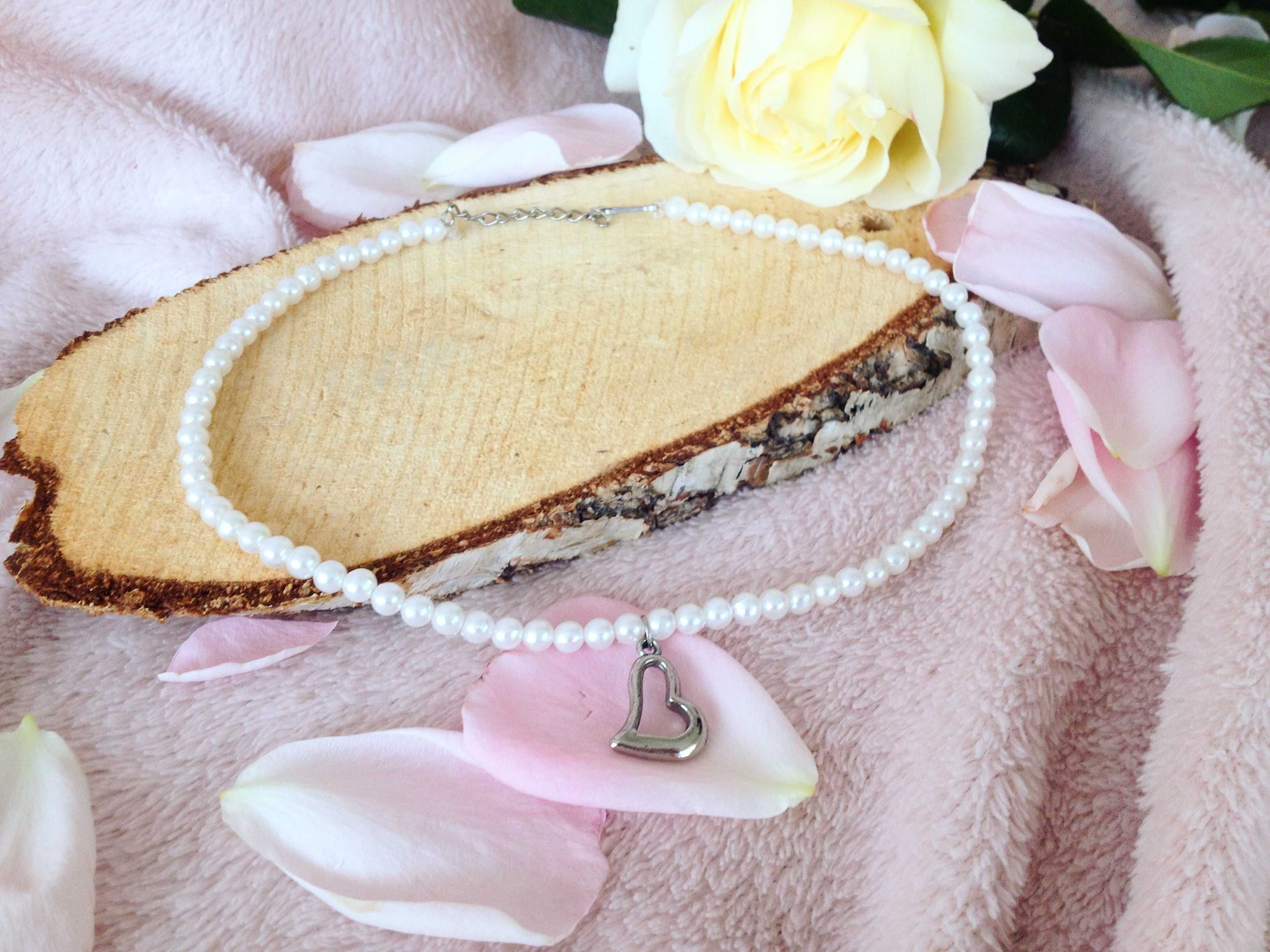 Naszyjnik choker serce DIY handmade tani perły perełki małe