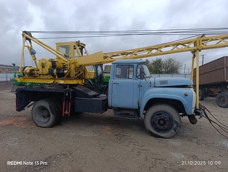 Автокран ЗІЛ робочому стані