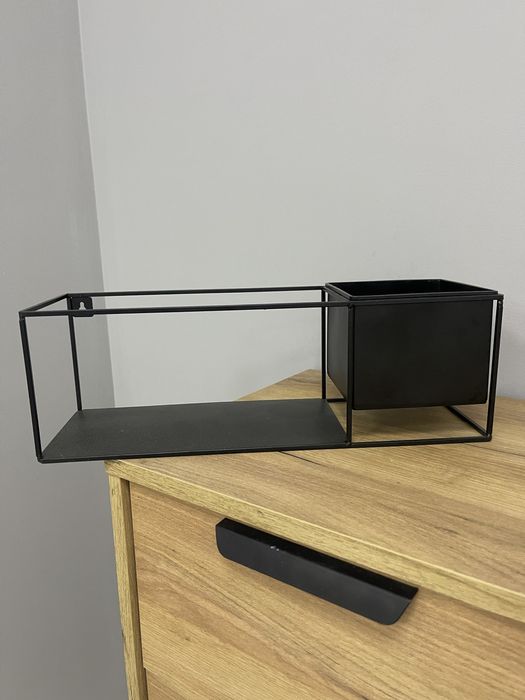 Поличка jusk, чорного кольору