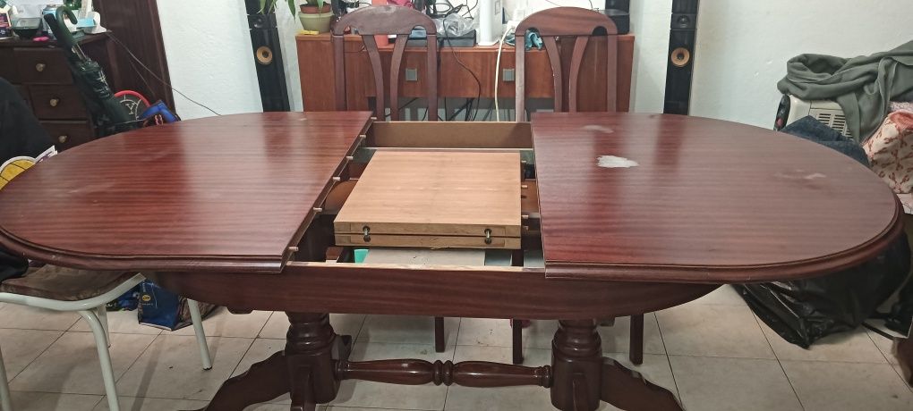 Mesa de Jantar em bom estado