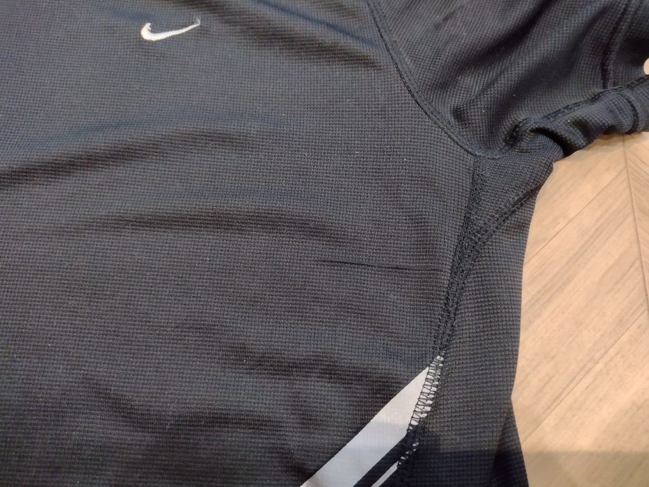 Koszulka sportowa Nike t-shirt dri fit L 40. Z przodu pod biustem zaci