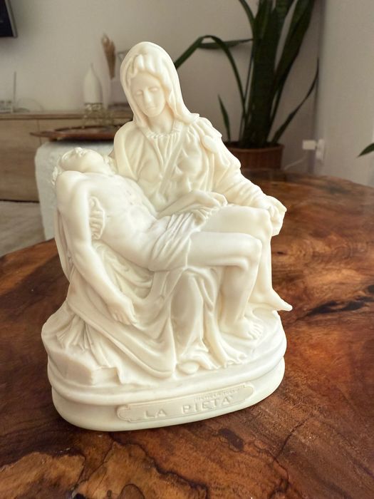 Sprzedam replikę rzeźby Michała Anioła La Pieta