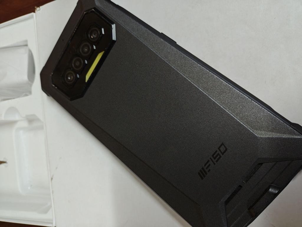 Захищений смартфон Oukitel F150