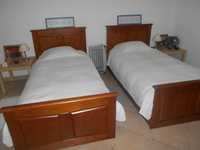 Cama single em madeira maciça - Tenho duas camas e colchões