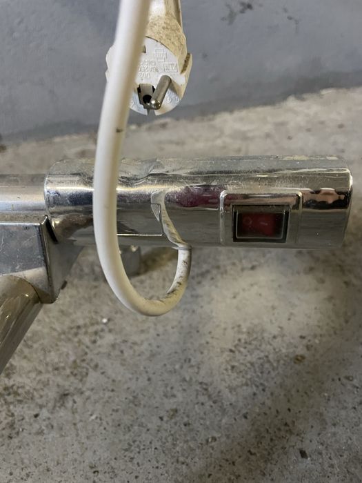 Toalheiro Elétrico com Pé com 5 Barras em inox