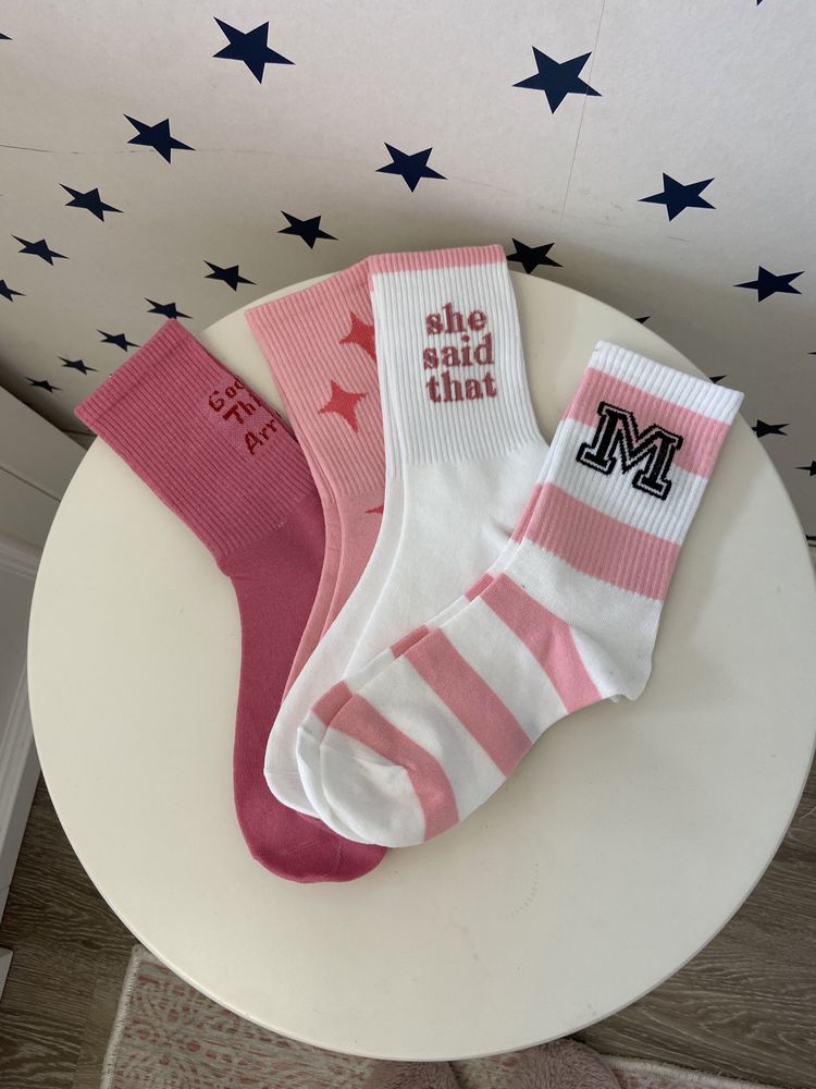 Белые высокие носки,розовые,базовые в рубчик,с надписями яркие