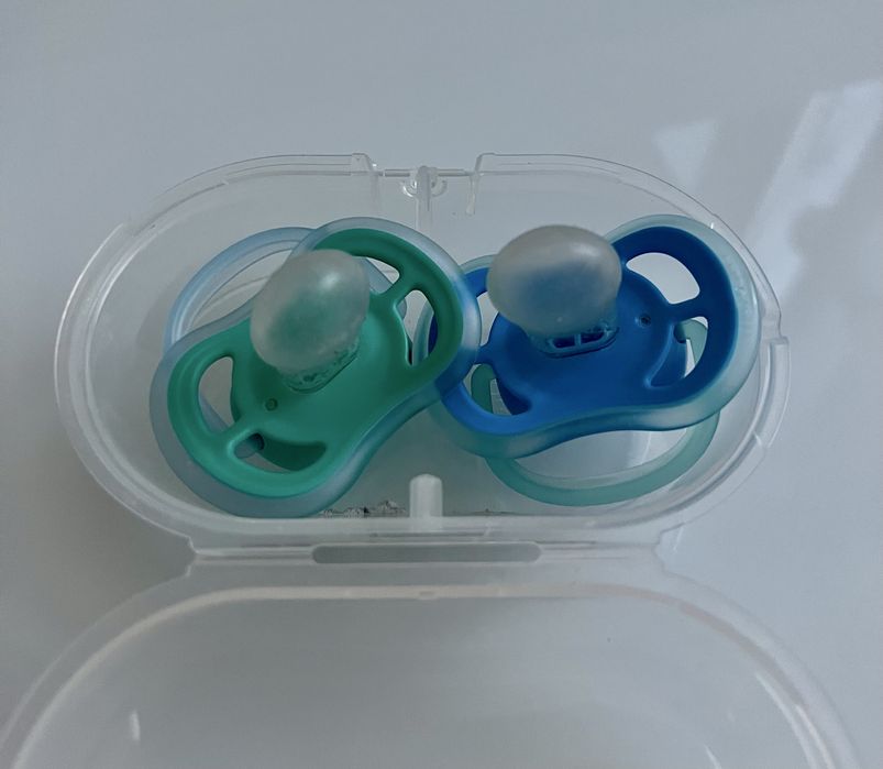 Набір для малюка. Водний килимок, круг для купання, пустушки avent