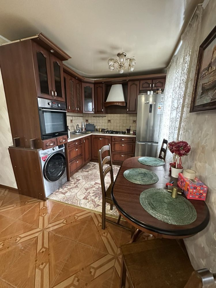 В продажу 3 к к на 3й Слобідській / пр. Центральний