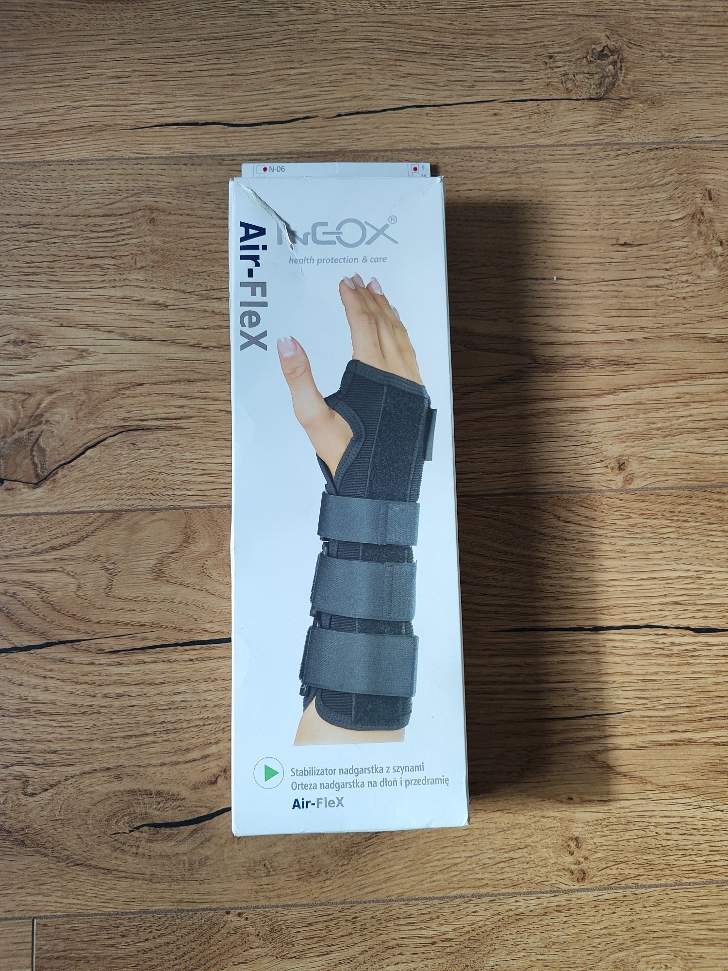 Stabilizator nadgarstka z szynami NEOX czarny dziecka rozmiar S orteza