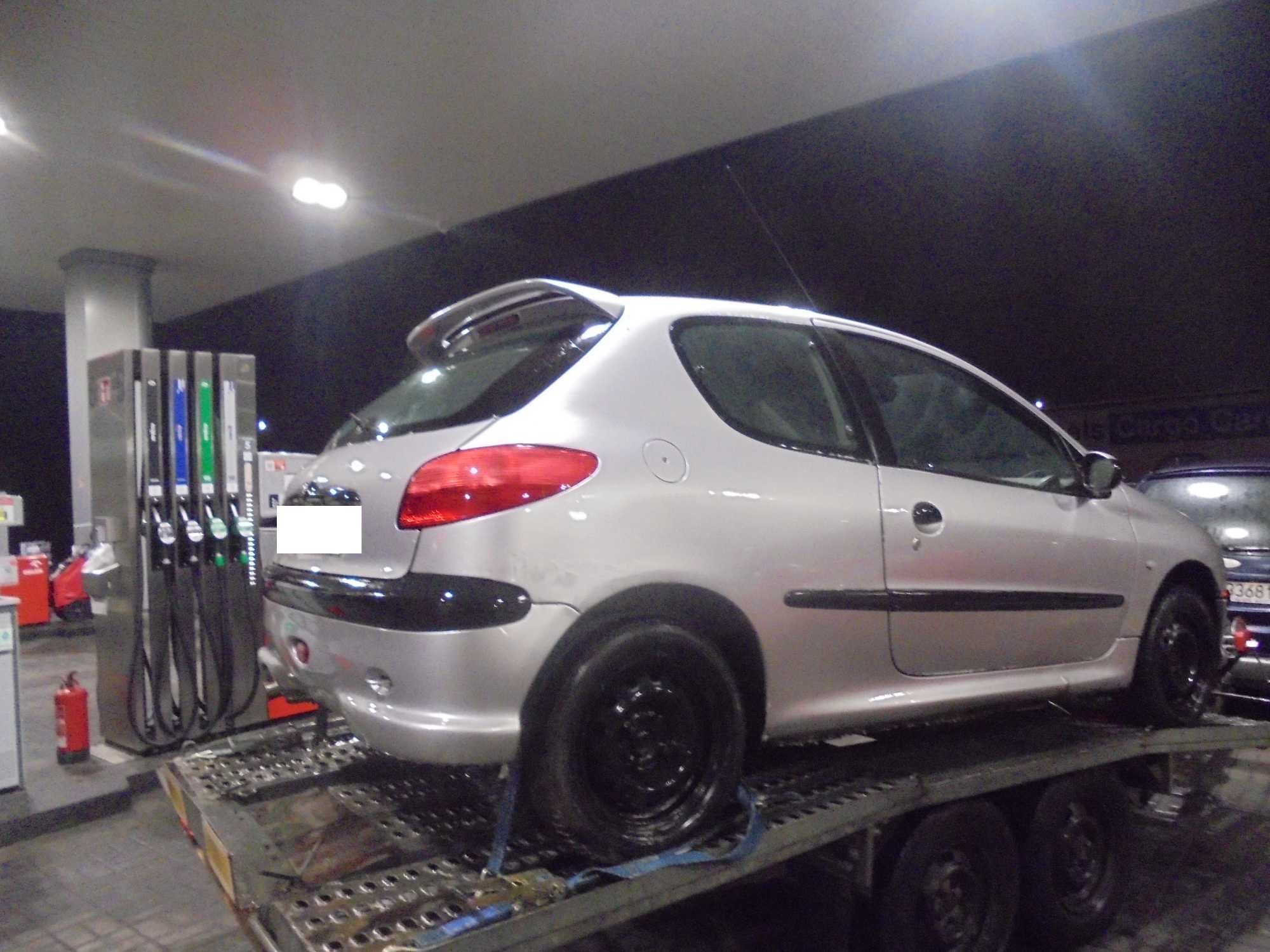 Peugeot 206 3 drzwi kolor srebrny 2.0 hdi przeznaczony na części