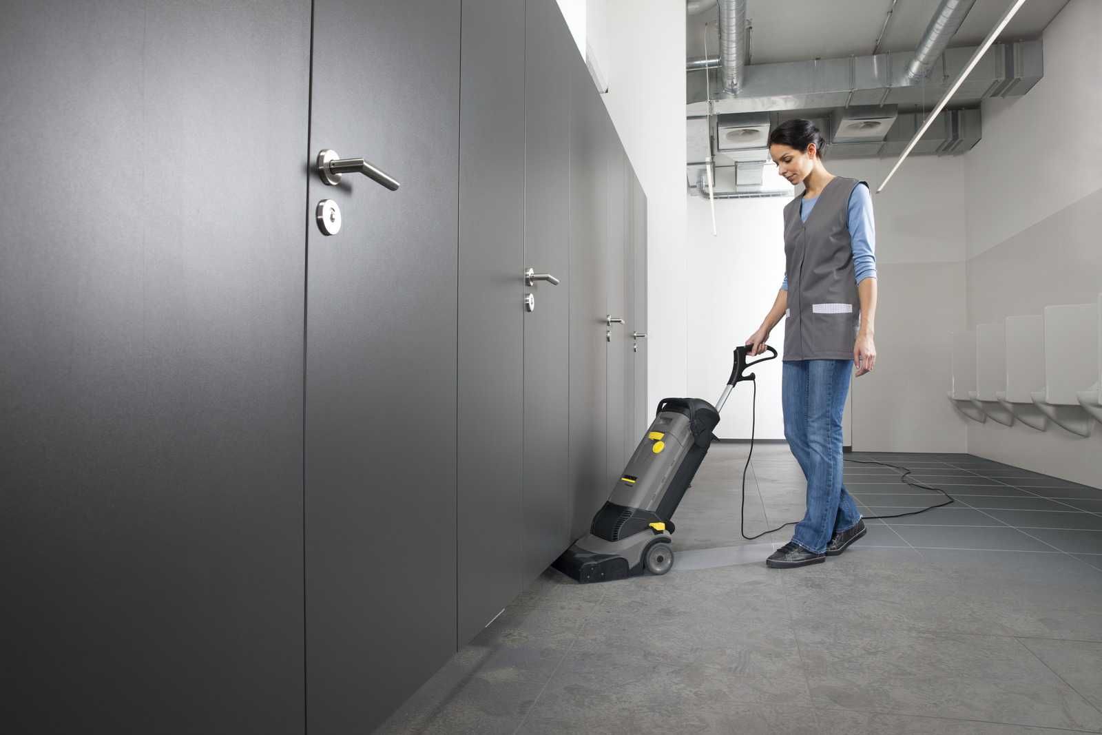 karcher kompaktowa szorowarka  BR 30/4 C fv 23% nowa gw 24m