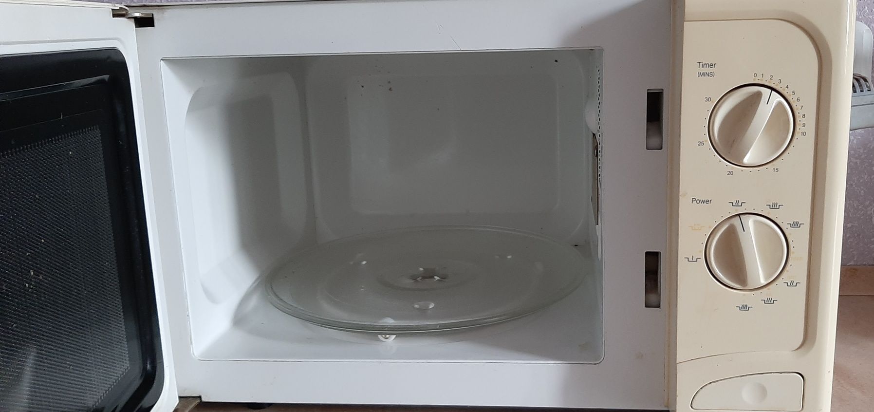 Kuchenka mikrofalowa 800W