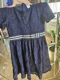 Koronkowa sukieneczka rozmiar 134