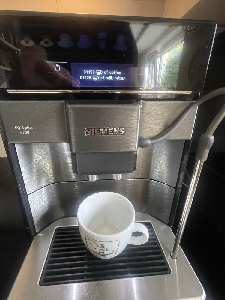 Siemens EQ6 plus seria 7 ,Dark inox , dotyk  , Podświetla filizankę