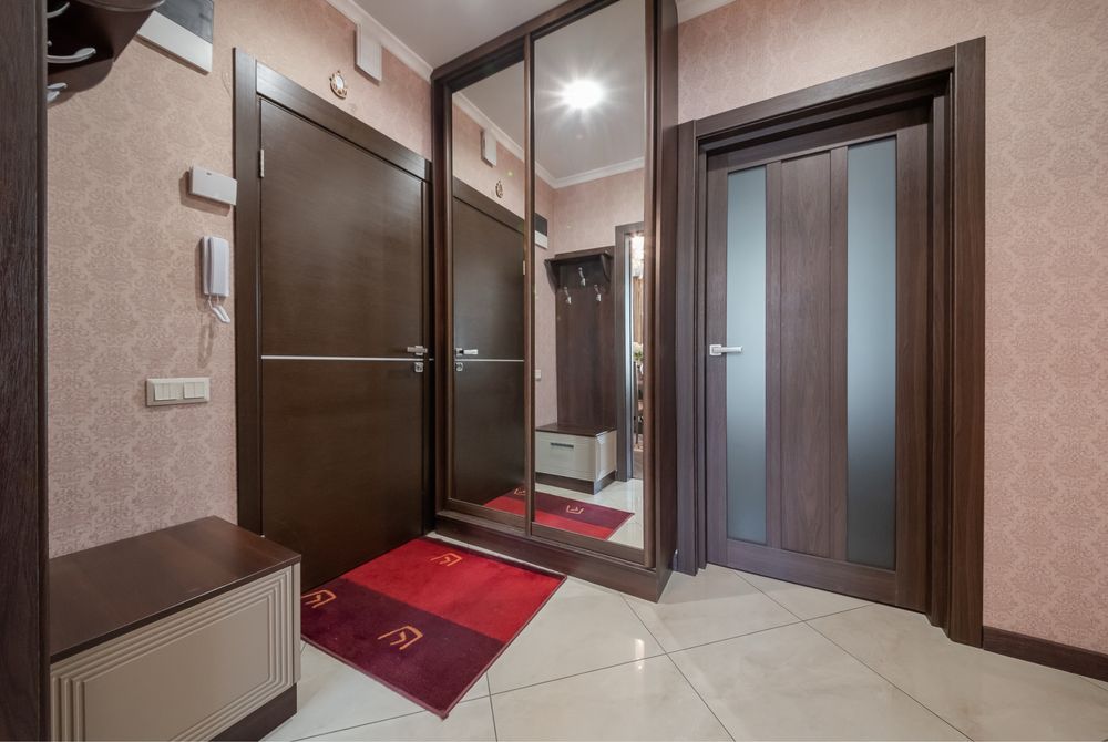 Без % Продається  шикарна квартира , 3 кімнати . Урядовий квартал .