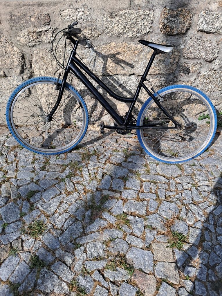 Bicicleta vtt francesa