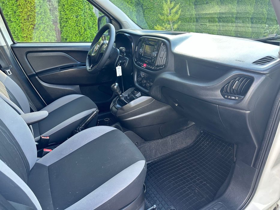 Wynajem auto dostawcze Fiat Doblo