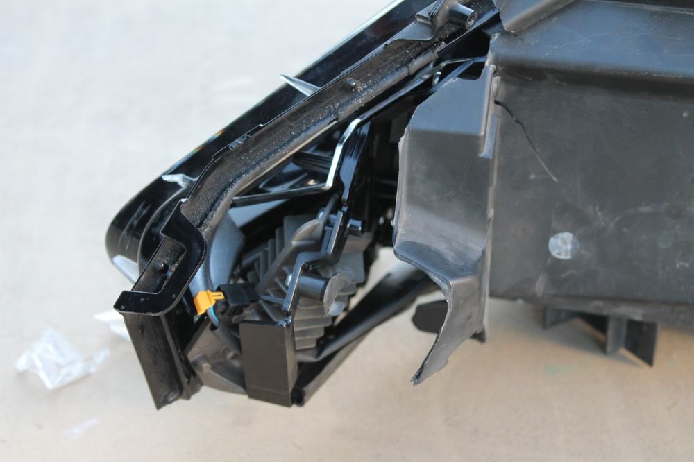 Фара Lexus LX450d 2017 рік