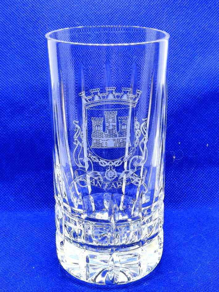 Copo de cristal com brasão de Santarém