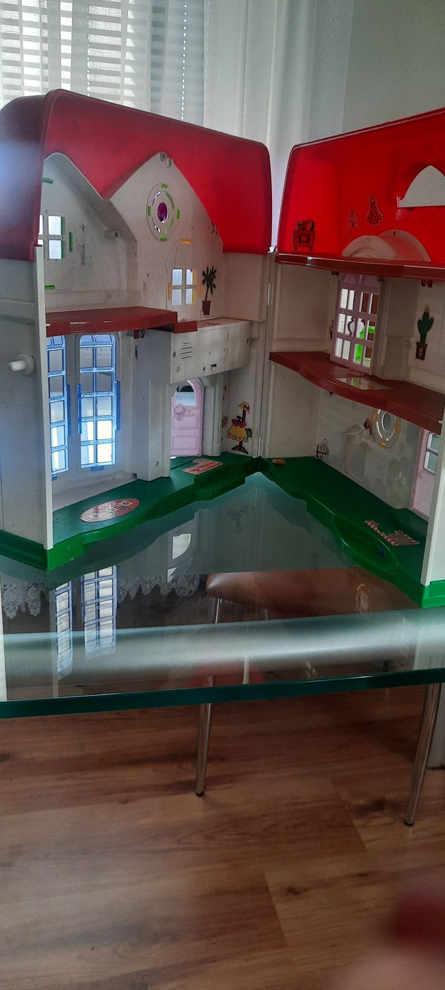 Domek dla lalek grajacy