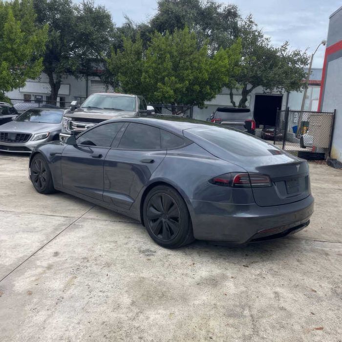 Tesla Model S      2022