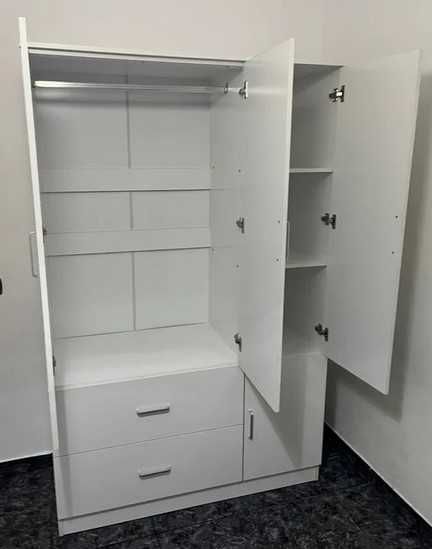 Ofertas de Ropeiro 3 portas e duas gavetas, frete grátis ,