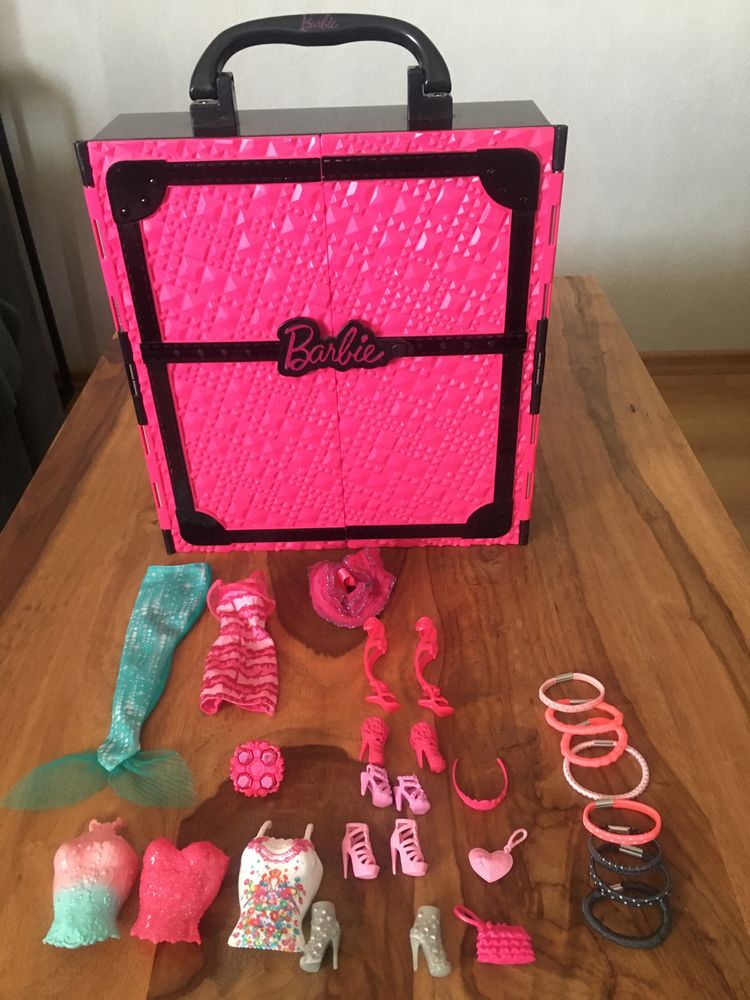 Szafa walizka Barbie z wyposażeniem oryginalna firmy Mattel