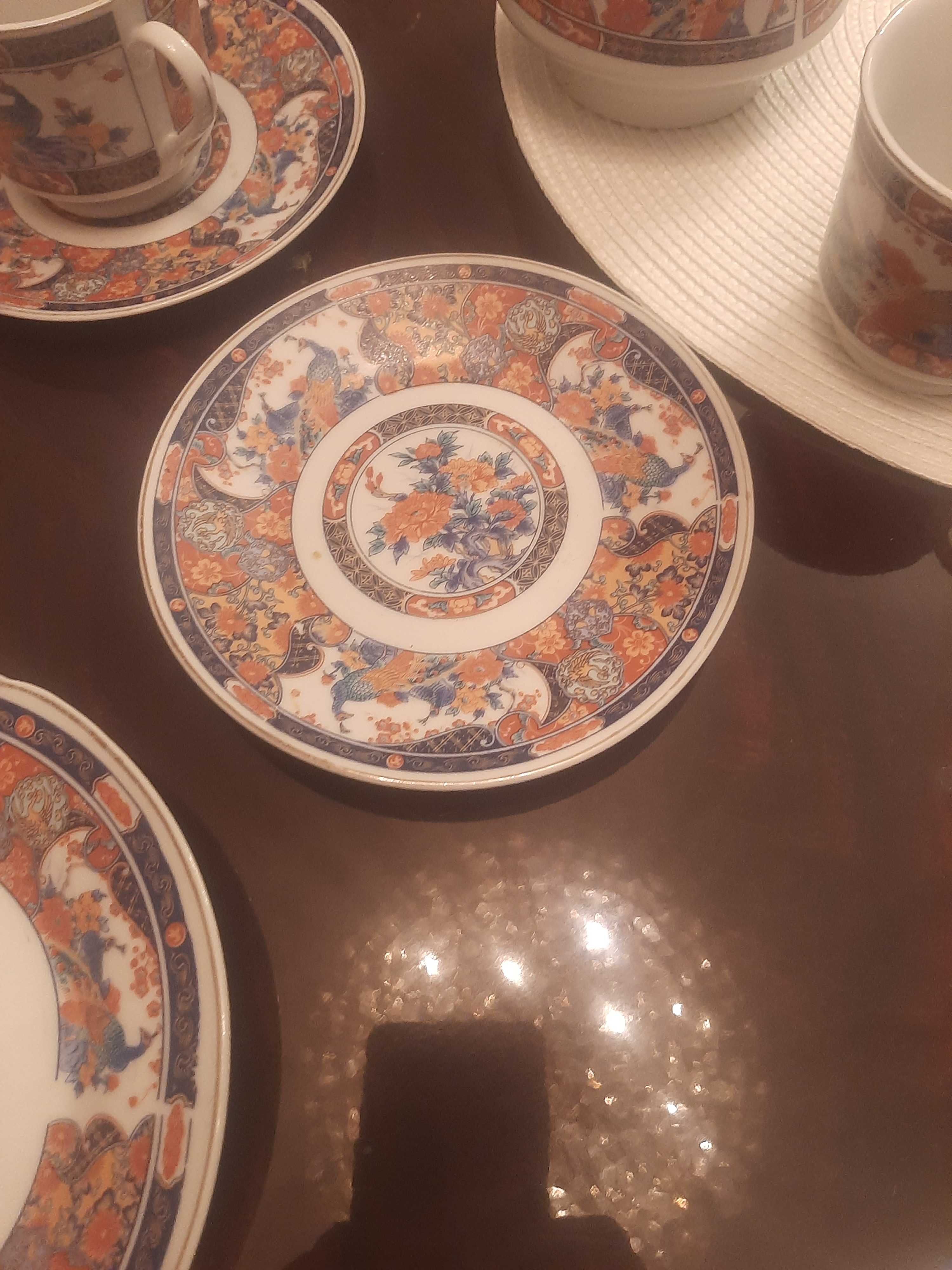 chińska porcelana do kawy z czasów PRL filiżanki talerzyki motyw pawia