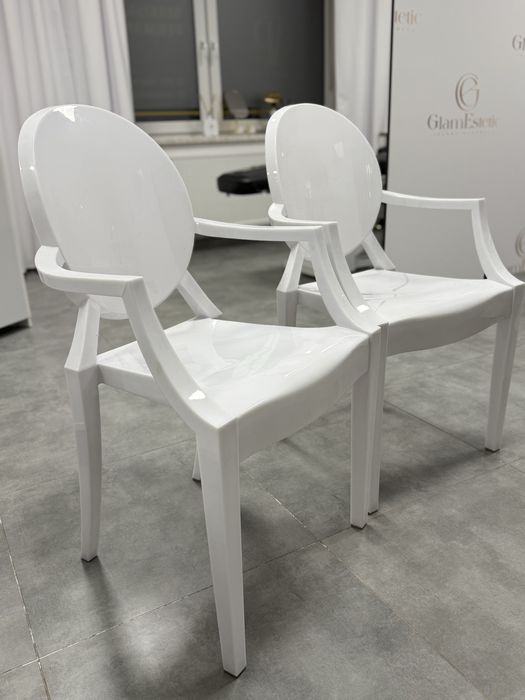 Krzesla glamour plastikowe biale