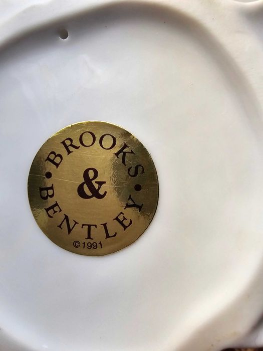 Angielska porcelana figurki Brooks & Bentley "Pani z córkami" 22, 13cm