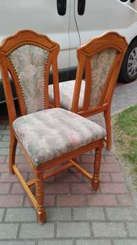 Piękne dębowe zdobione krzesła