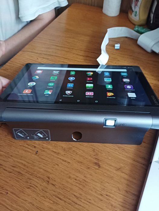 Tablet LENOVO YT3-X90L z projektorem