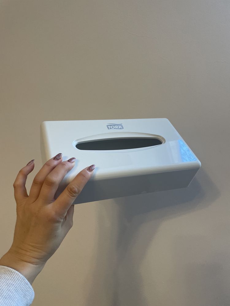 Plastikowy dozownik pojemnik z plamą etui na chusteczki biały