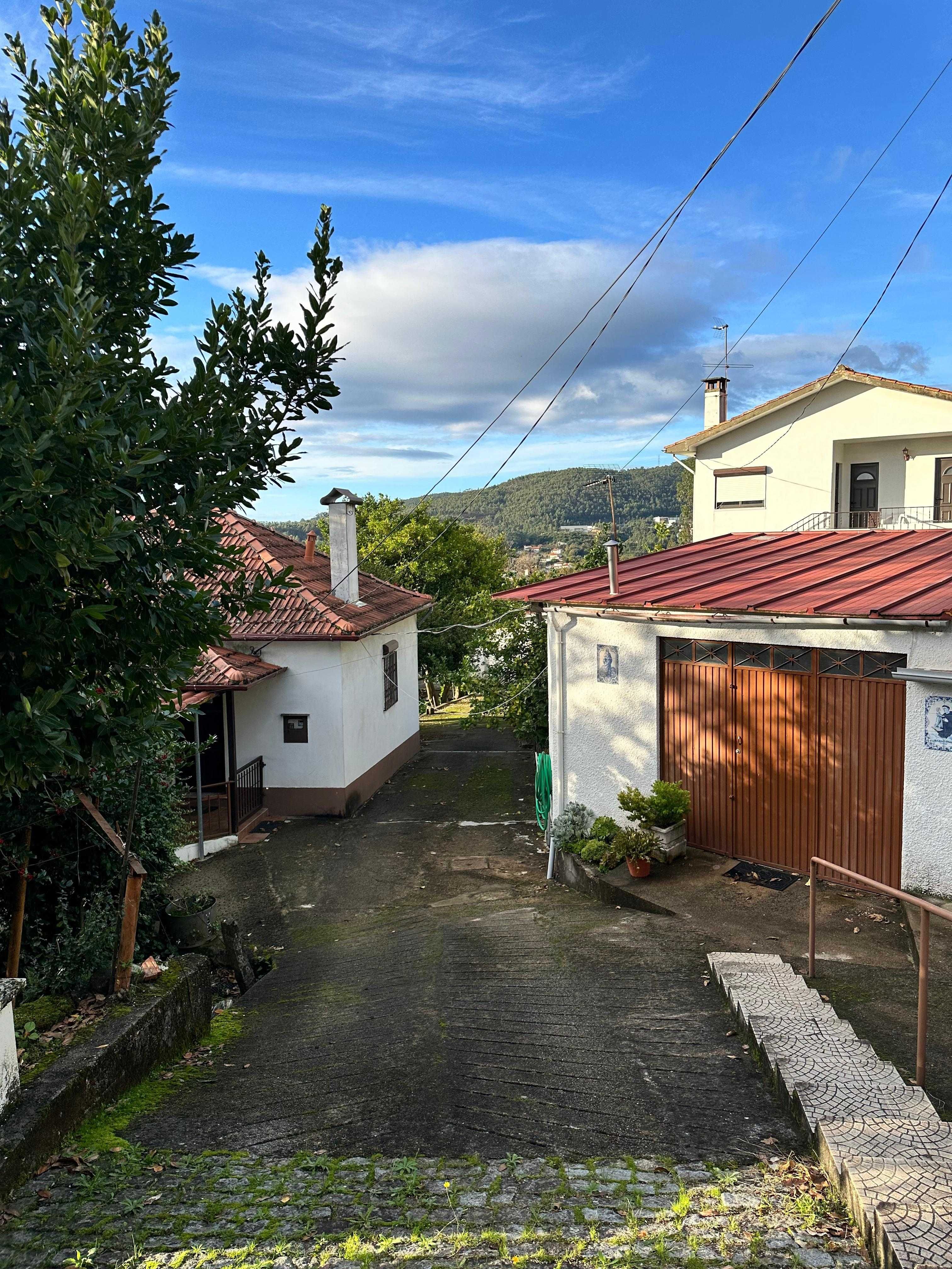 Moradia T2 com Terreno 909 m2 | Macieira de Cambra | 200.000€