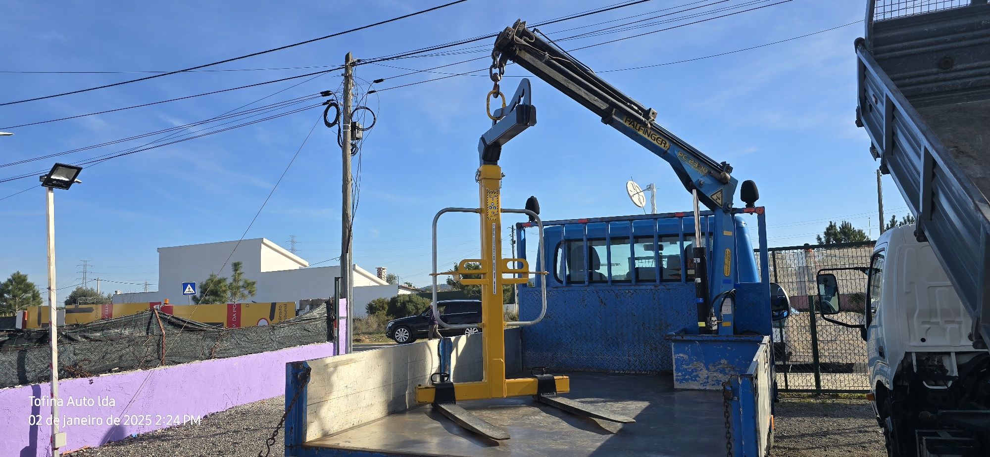 Aluguer Carrinha com Grua