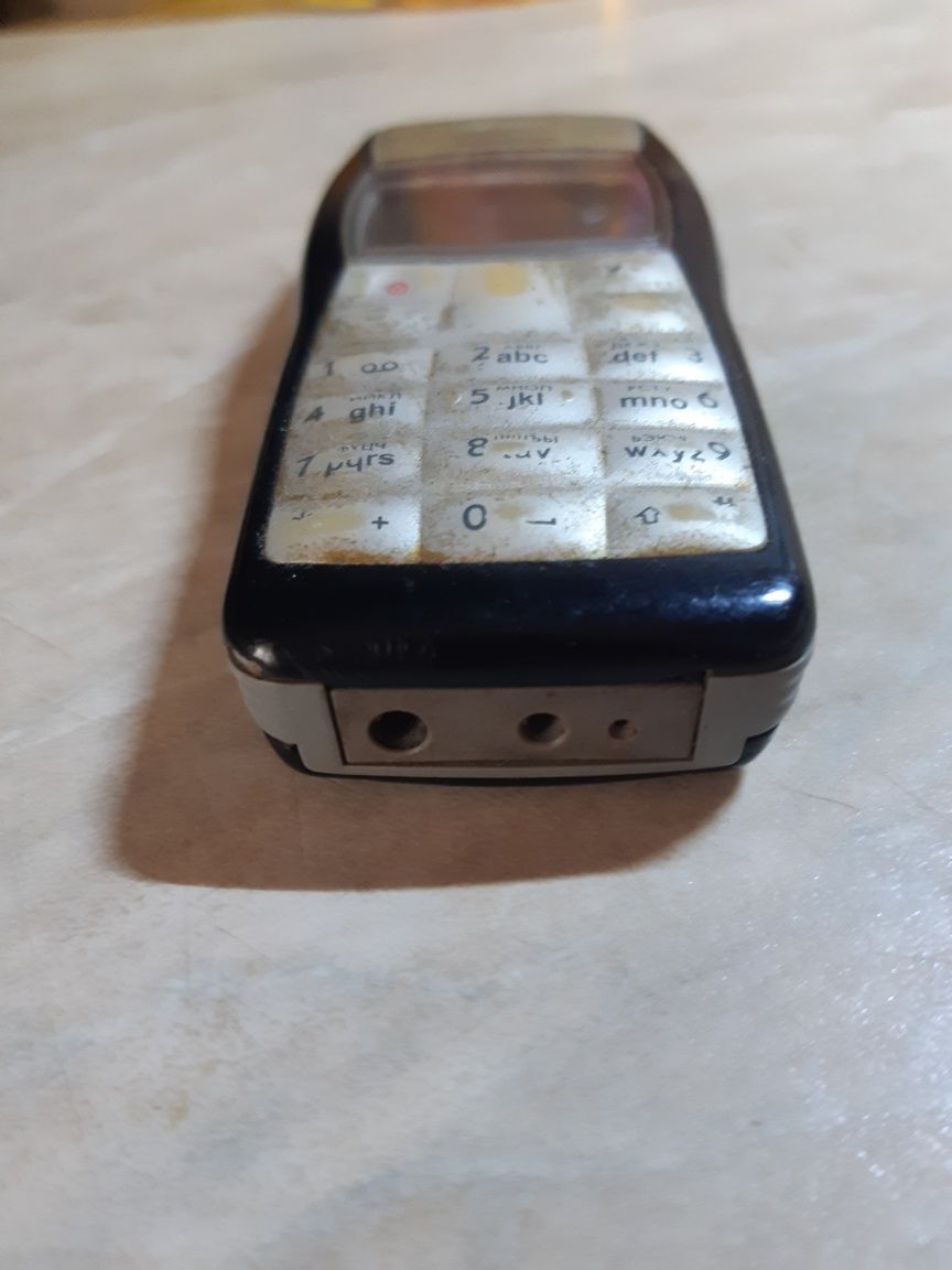 Телефон Nokia 1100