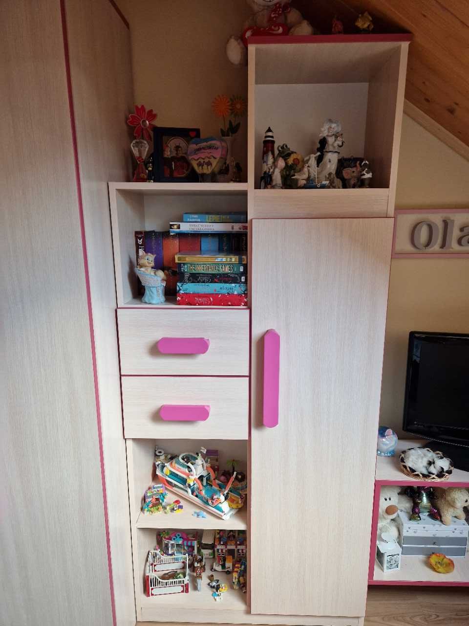 Meble do pokoju dla dziewczynki