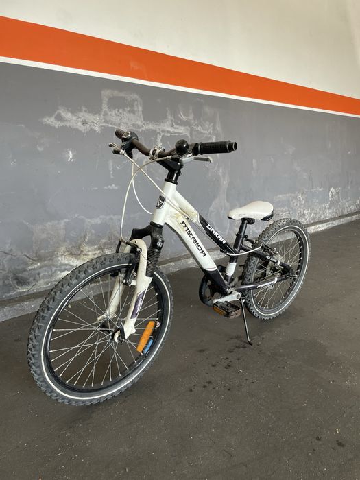 Bicicleta merdia de criança