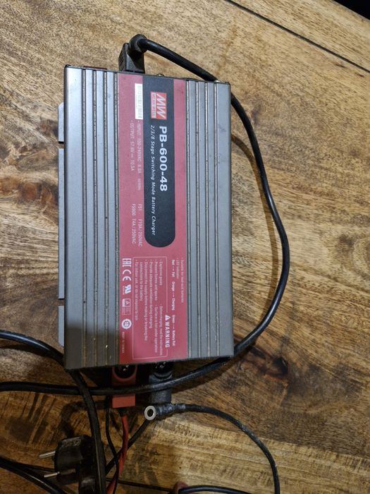 Ładowarką do skutera  elektrycznego