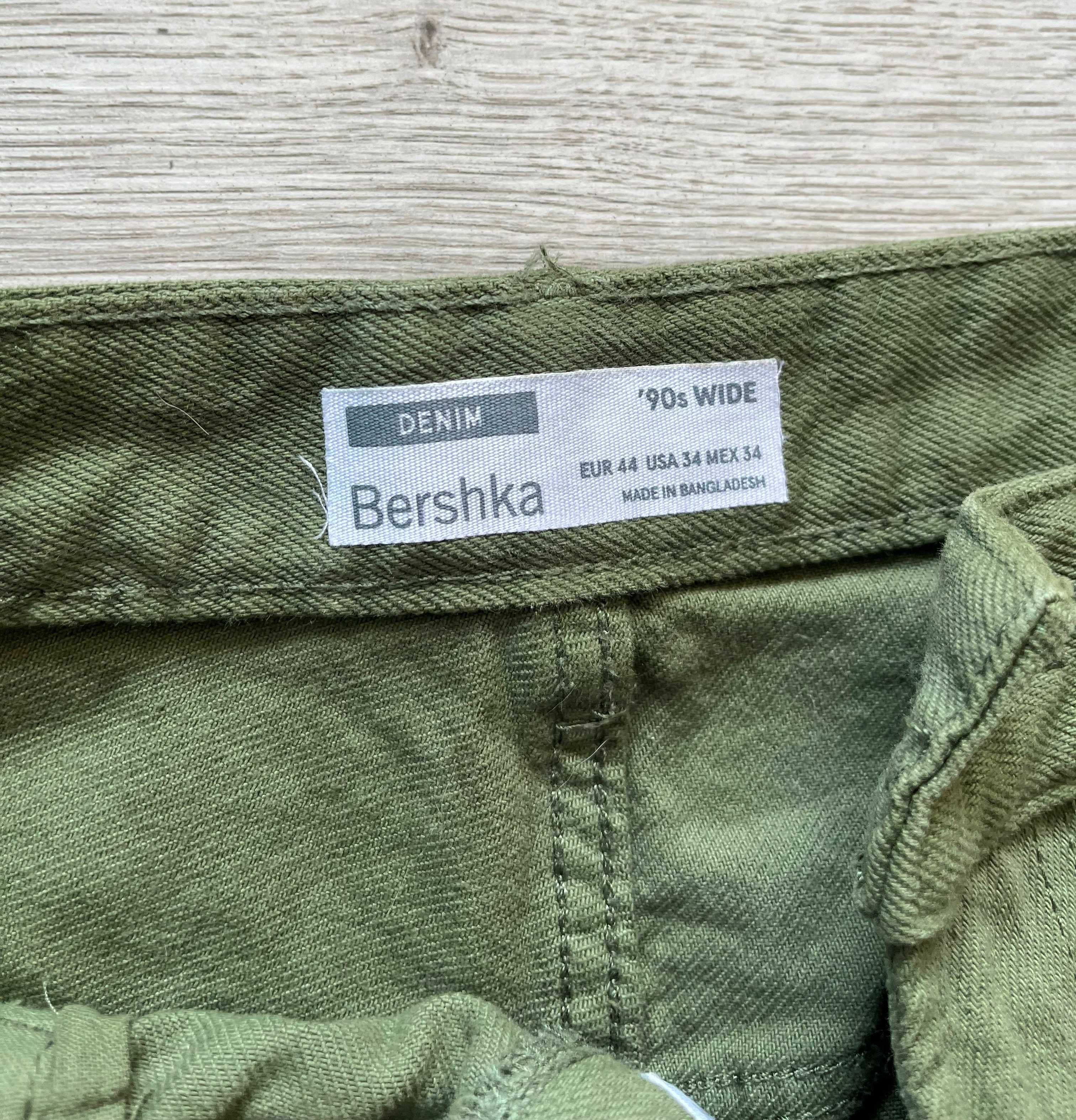 чоловічі джинси BERSHKA, широкі. Колір зелений. Розмір 44 (нові)