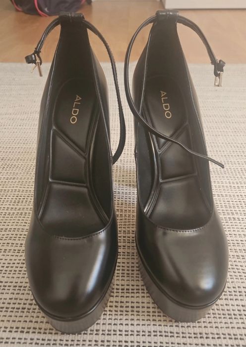 Sapatos compensados Aldo