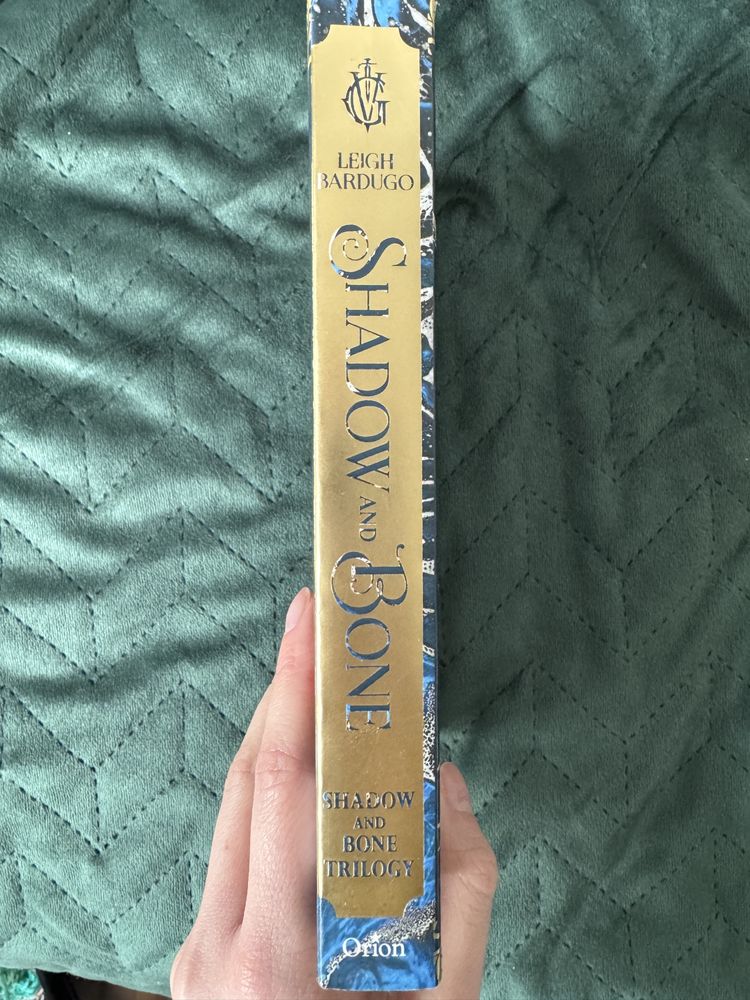 Shadow and Bone Leigh Bardugo po angielsku