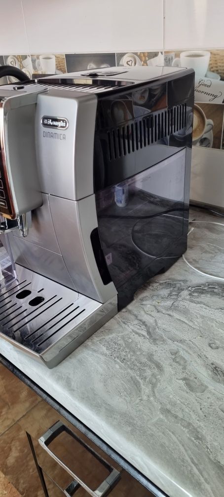 Кавоварка Delonghi Dunamica.