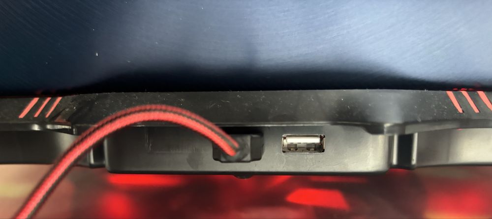 Conjunto Teclado + Rato + Base de Arrefecimento – Como Novos