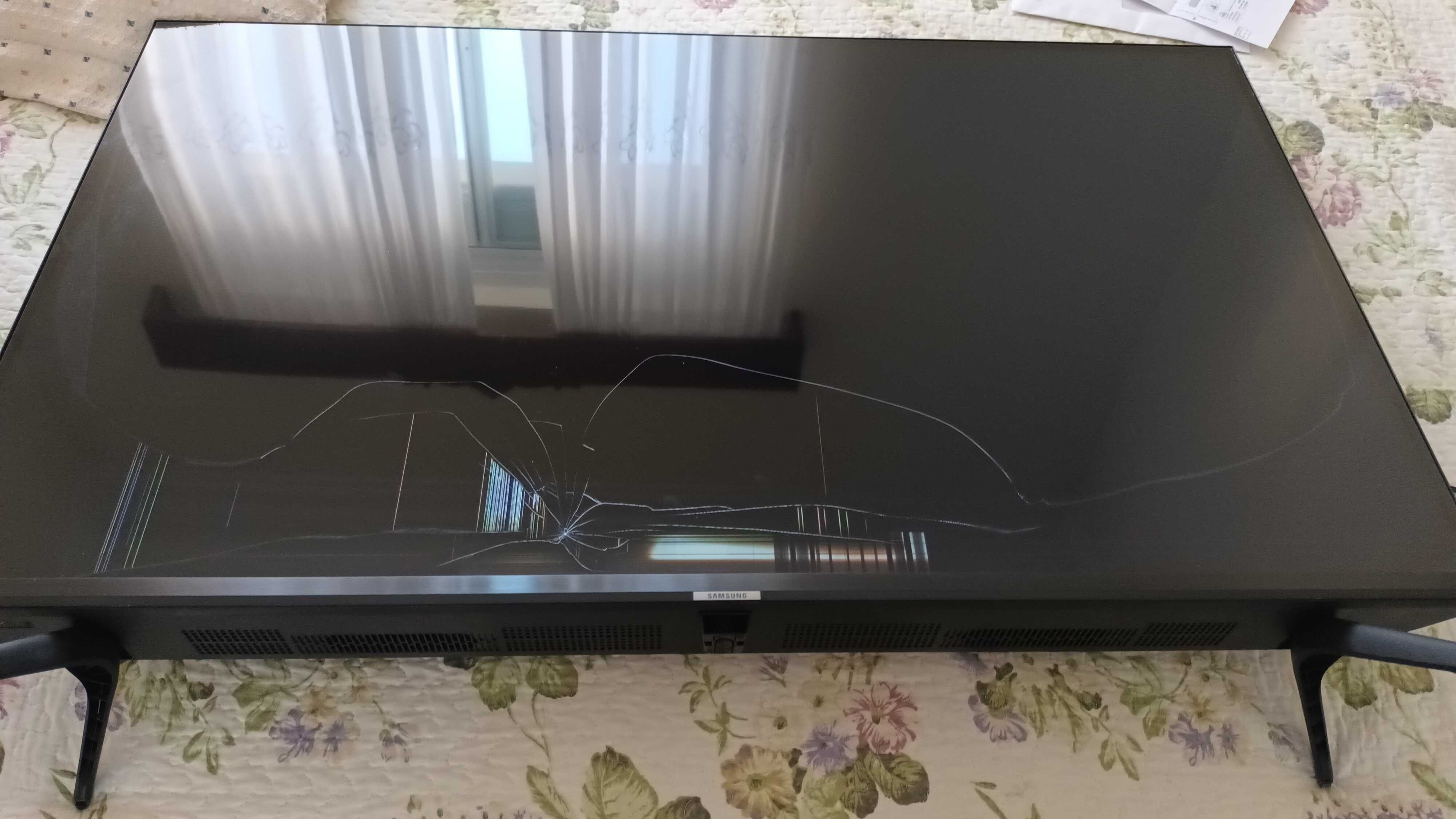 TV Samsung 43"avaria cristais liquidos'de resto novíssima.