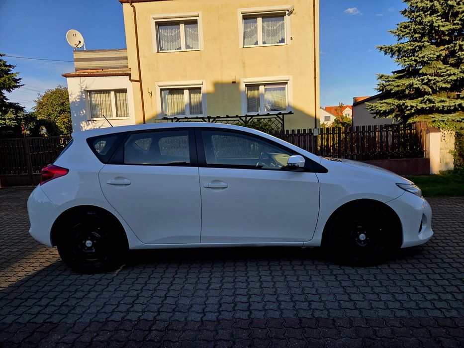 Toyota Auris 1.6 benzyna 2013 rok