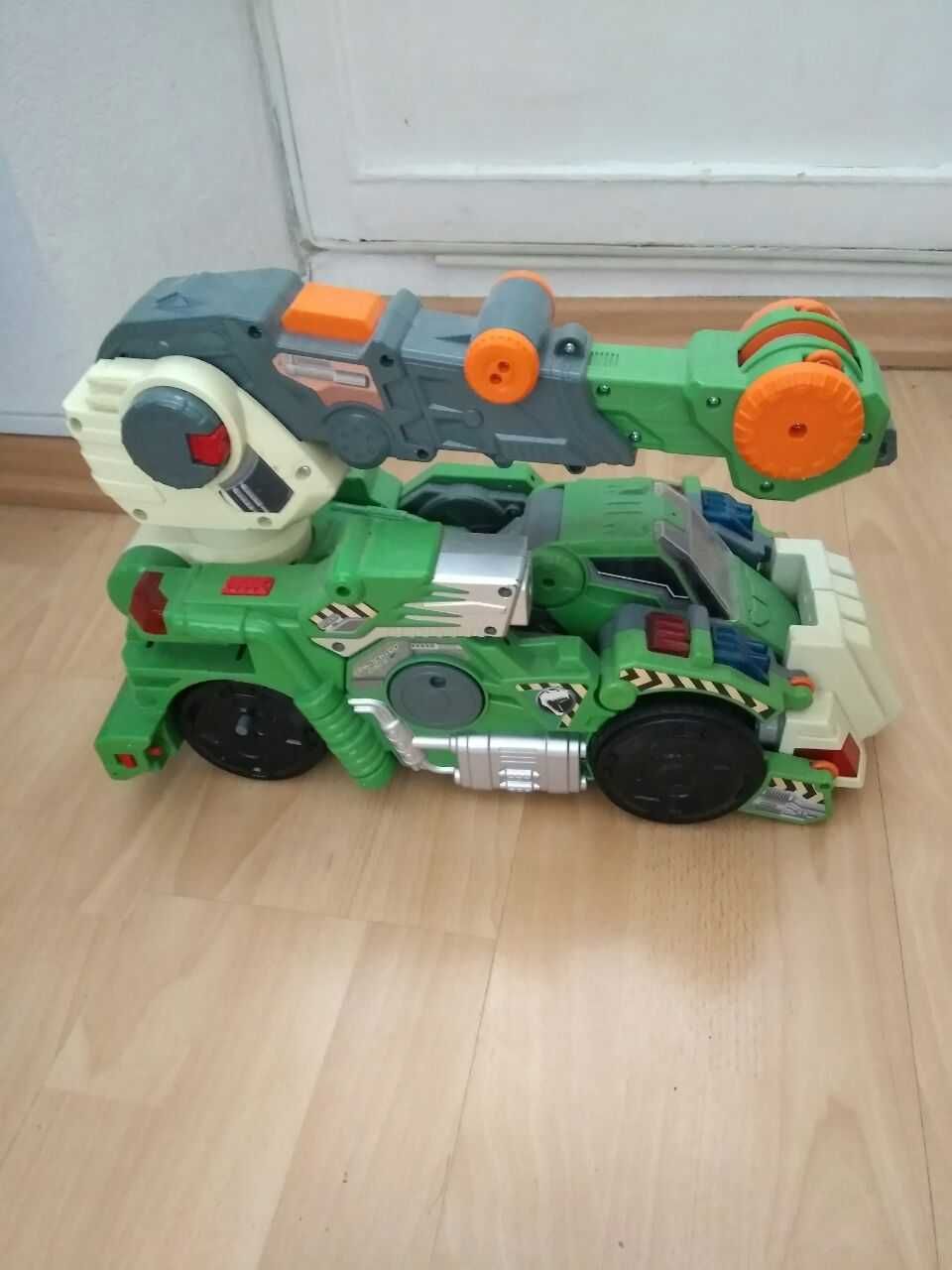 Продам  детскую инерционную спецмашину с сигналами.